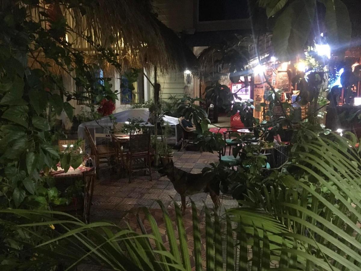 Hotel Tiki Garden à Kampot Extérieur photo